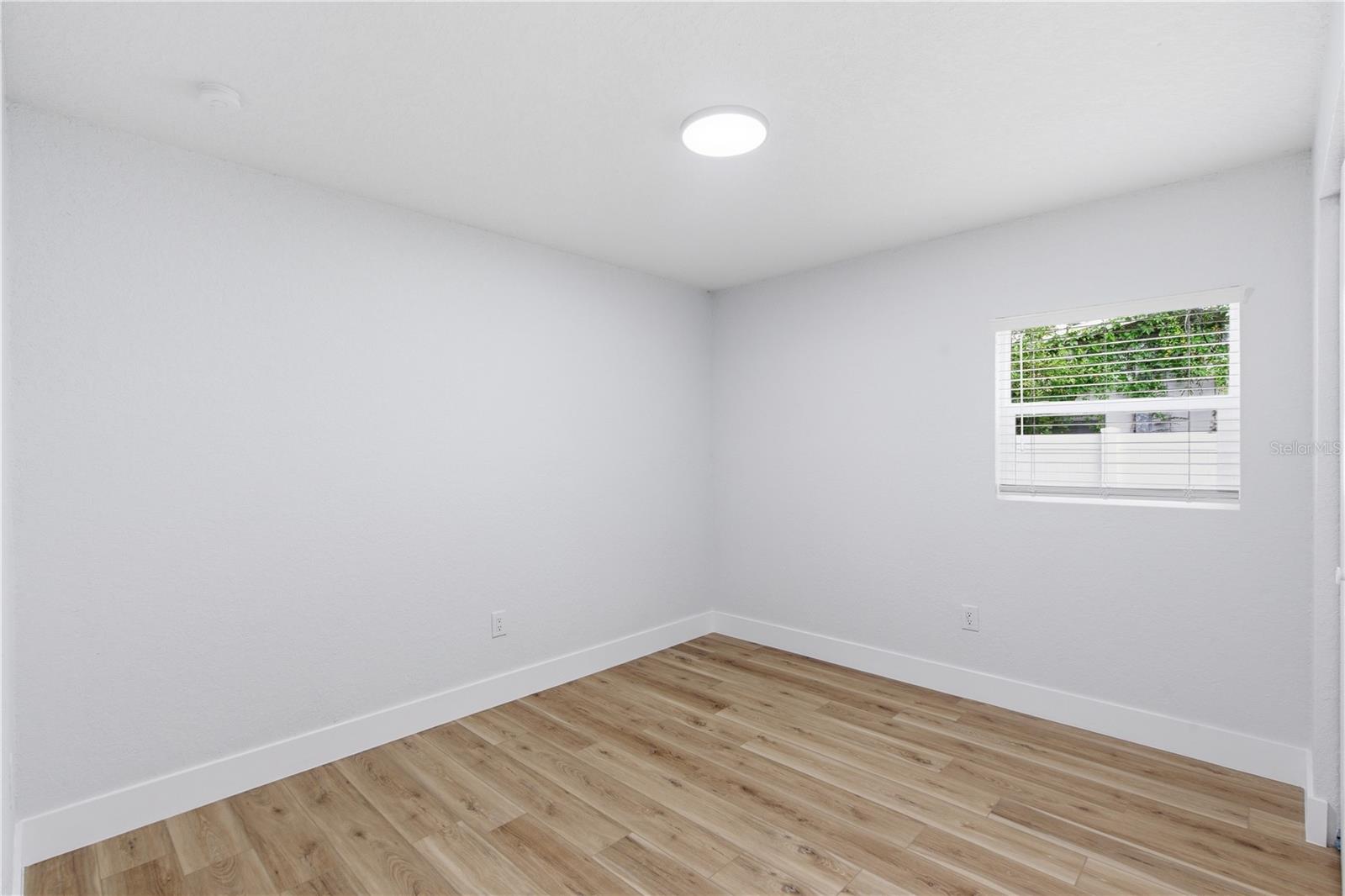 10003 N 24TH ST — photo 22