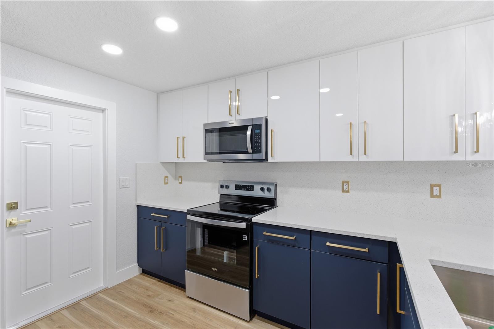 10003 N 24TH ST — photo 13
