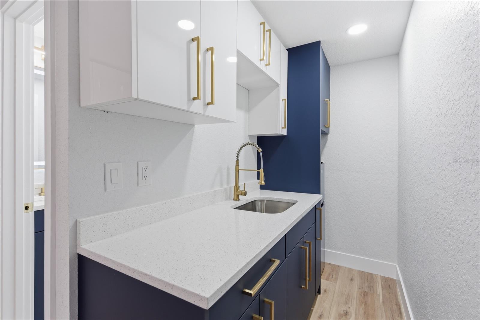 10003 N 24TH ST — photo 17