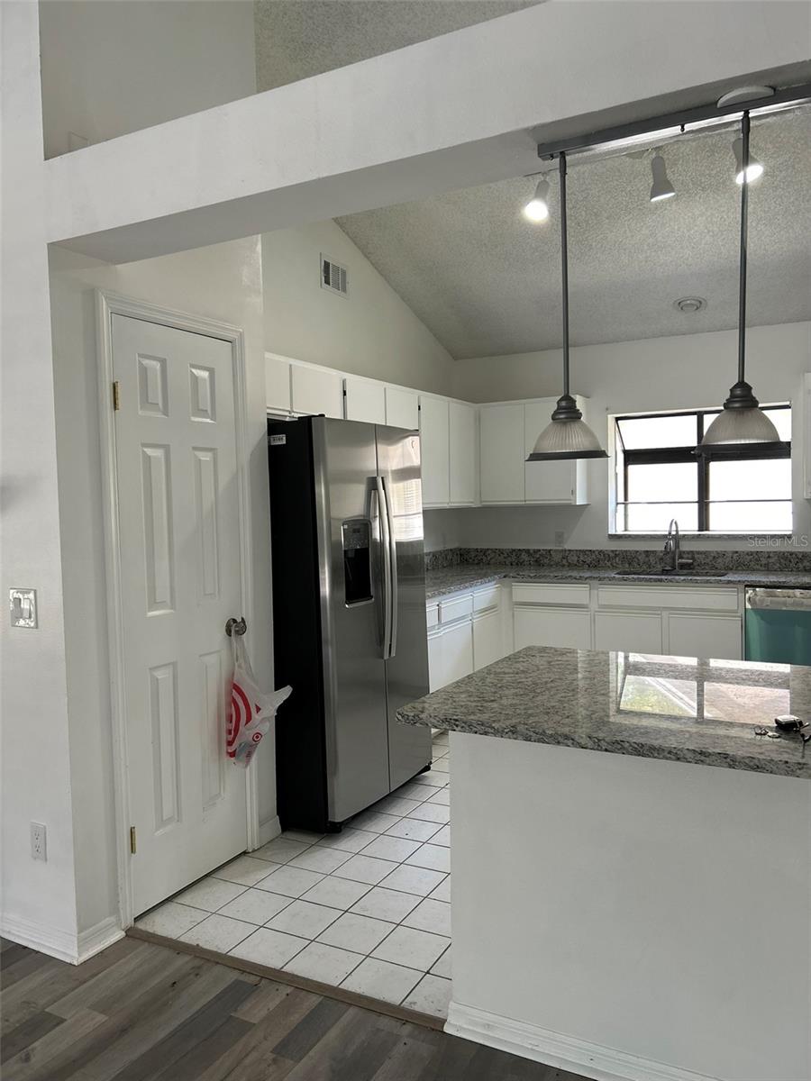 5106 STONEHURST RD — photo 3