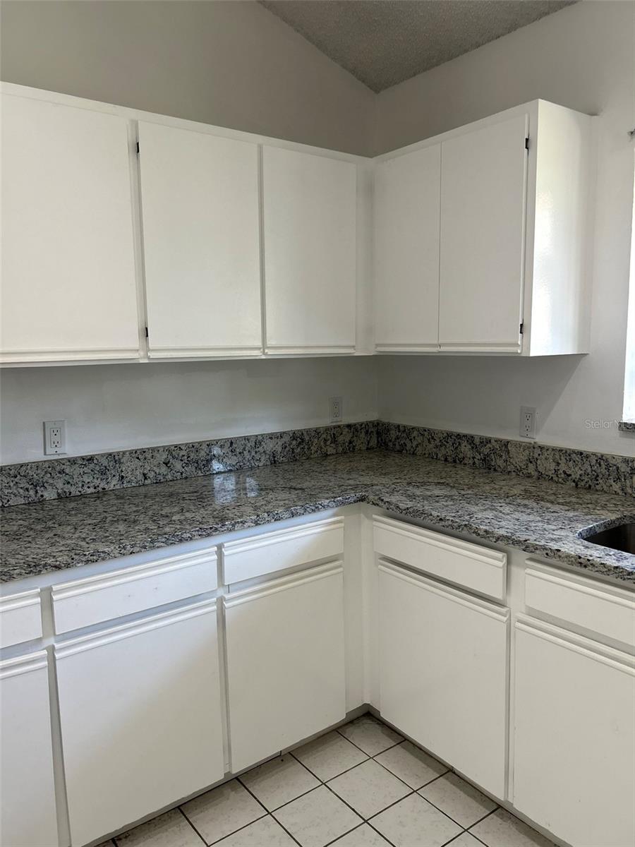 5106 STONEHURST RD — photo 7