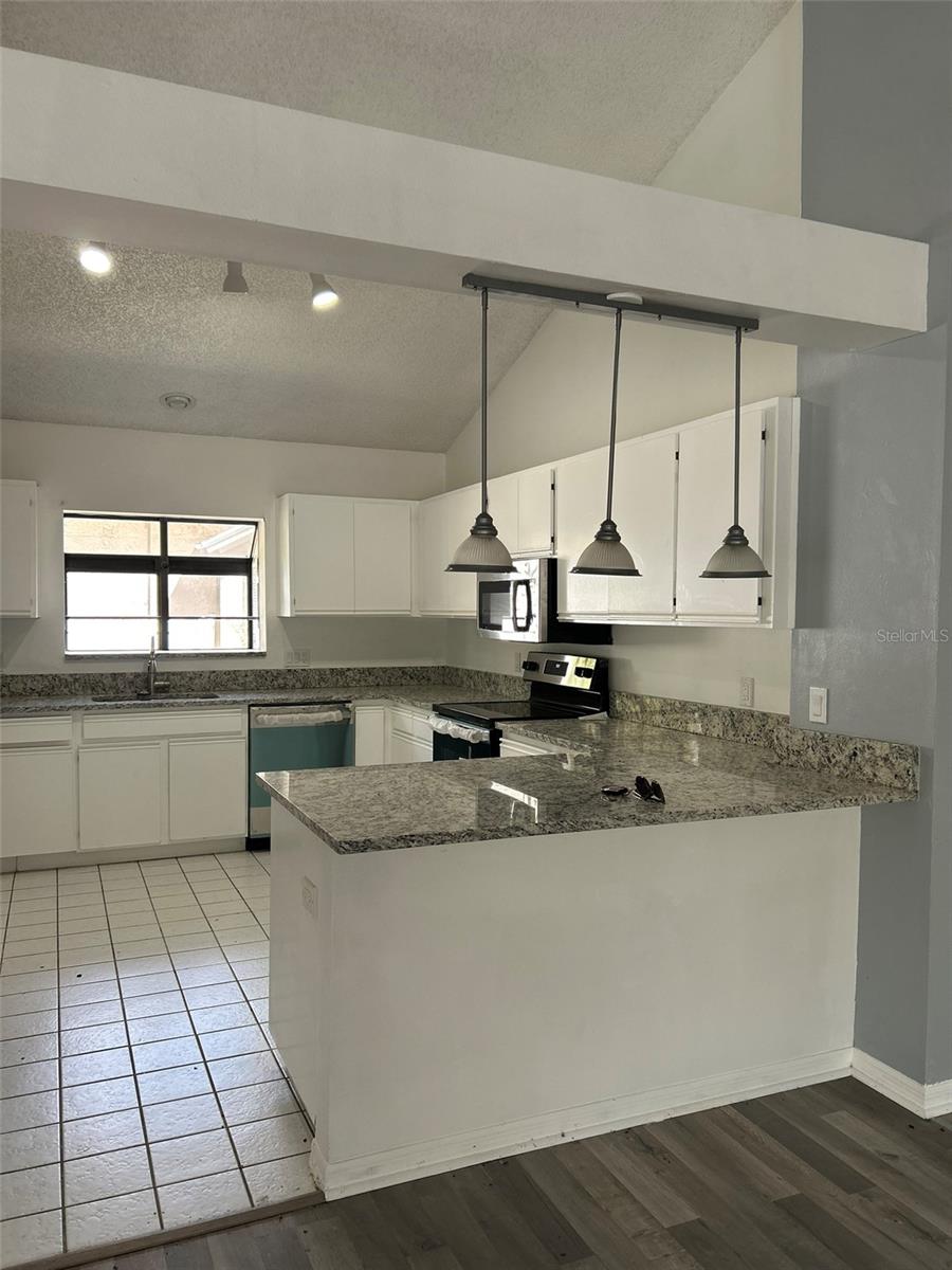 5106 STONEHURST RD — photo 4
