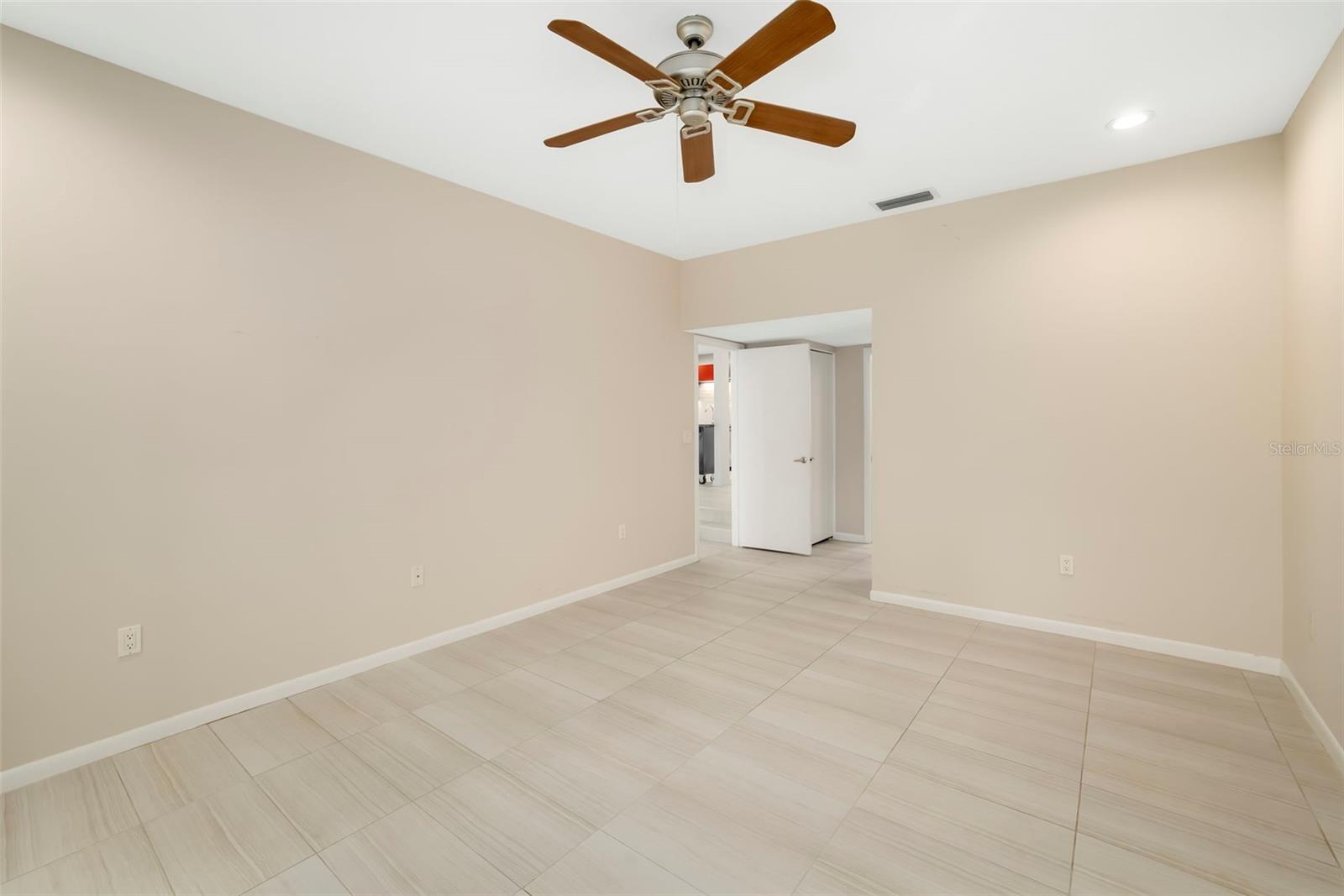 4820 KESTRAL PARK CIR #18 — photo 32