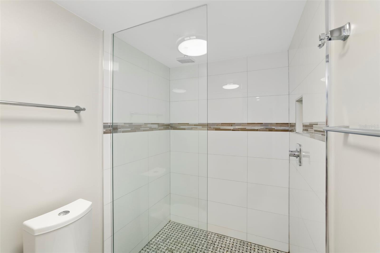 4820 KESTRAL PARK CIR #18 — photo 36