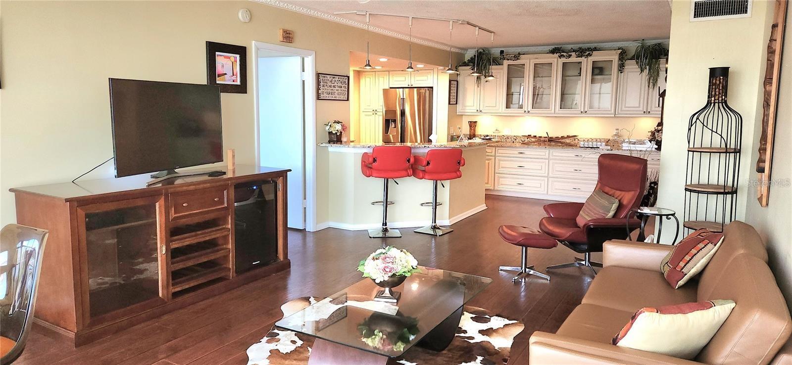 7100 SUNSHINE SKYWAY LN S #906 — photo 4