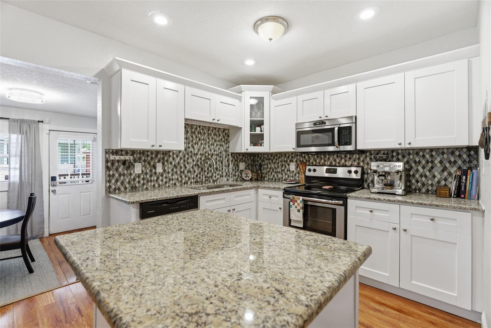 3017 N WOODROW AVE — photo 12