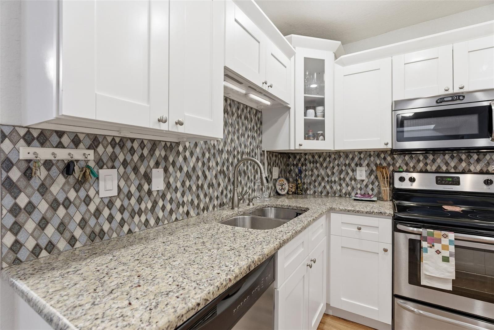 3017 N WOODROW AVE — photo 11