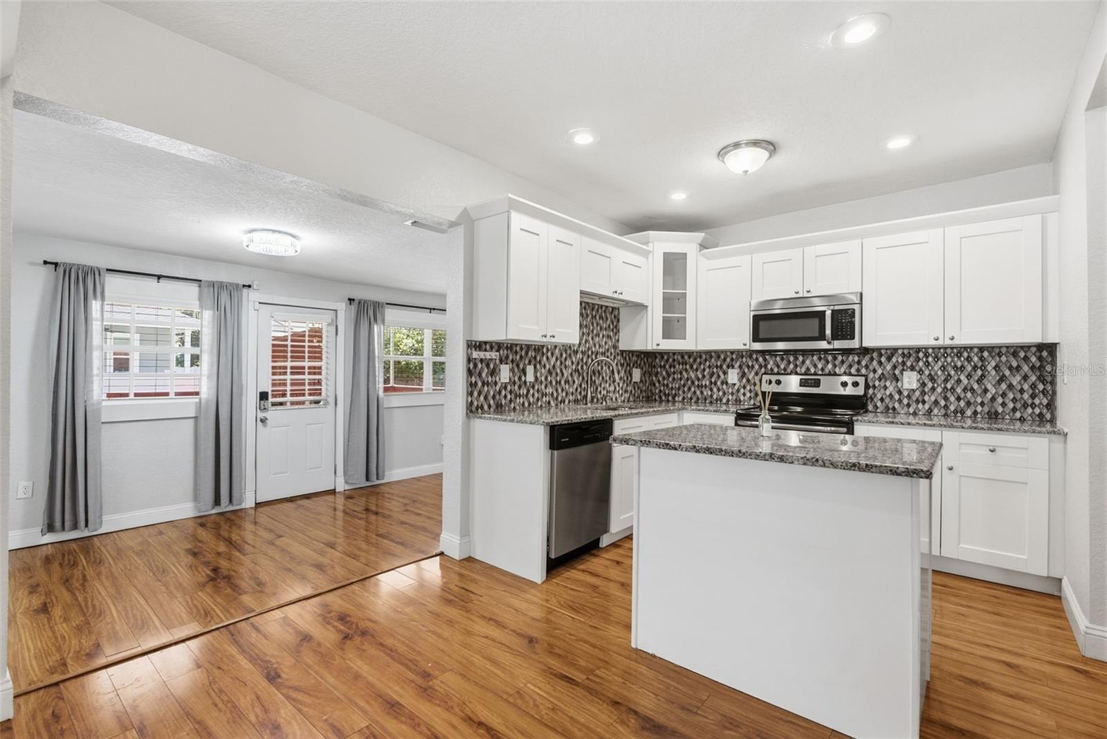 3017 N WOODROW AVE — photo 10