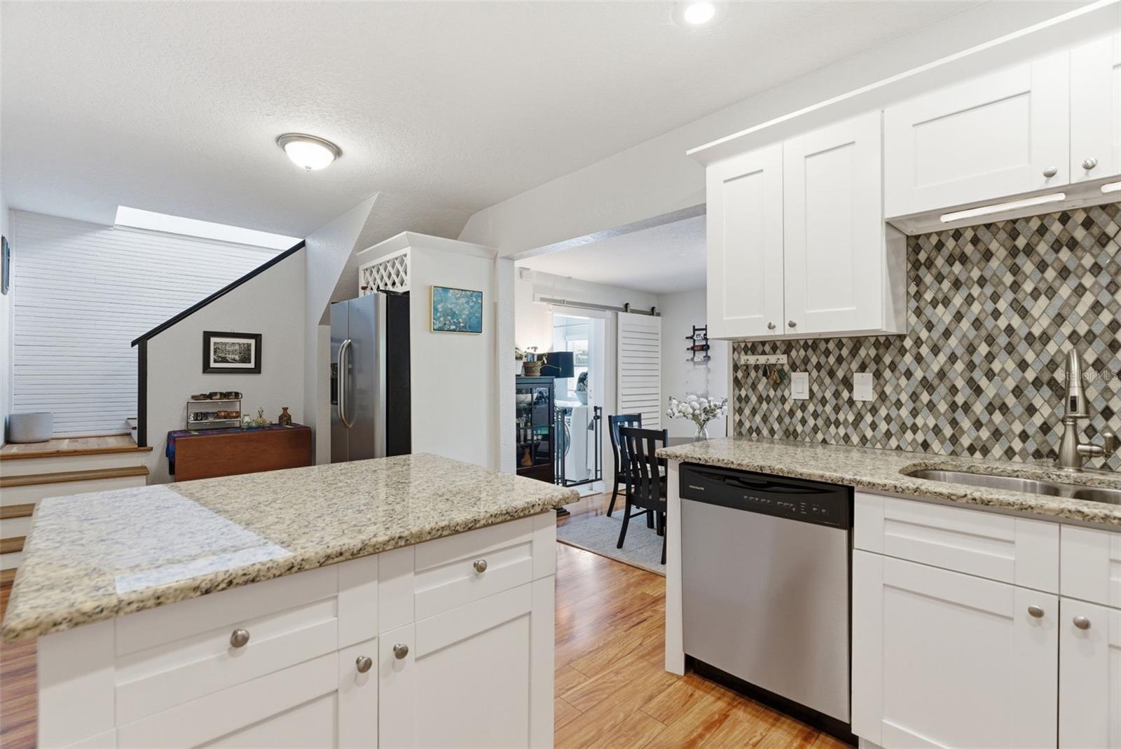 3017 N WOODROW AVE — photo 13