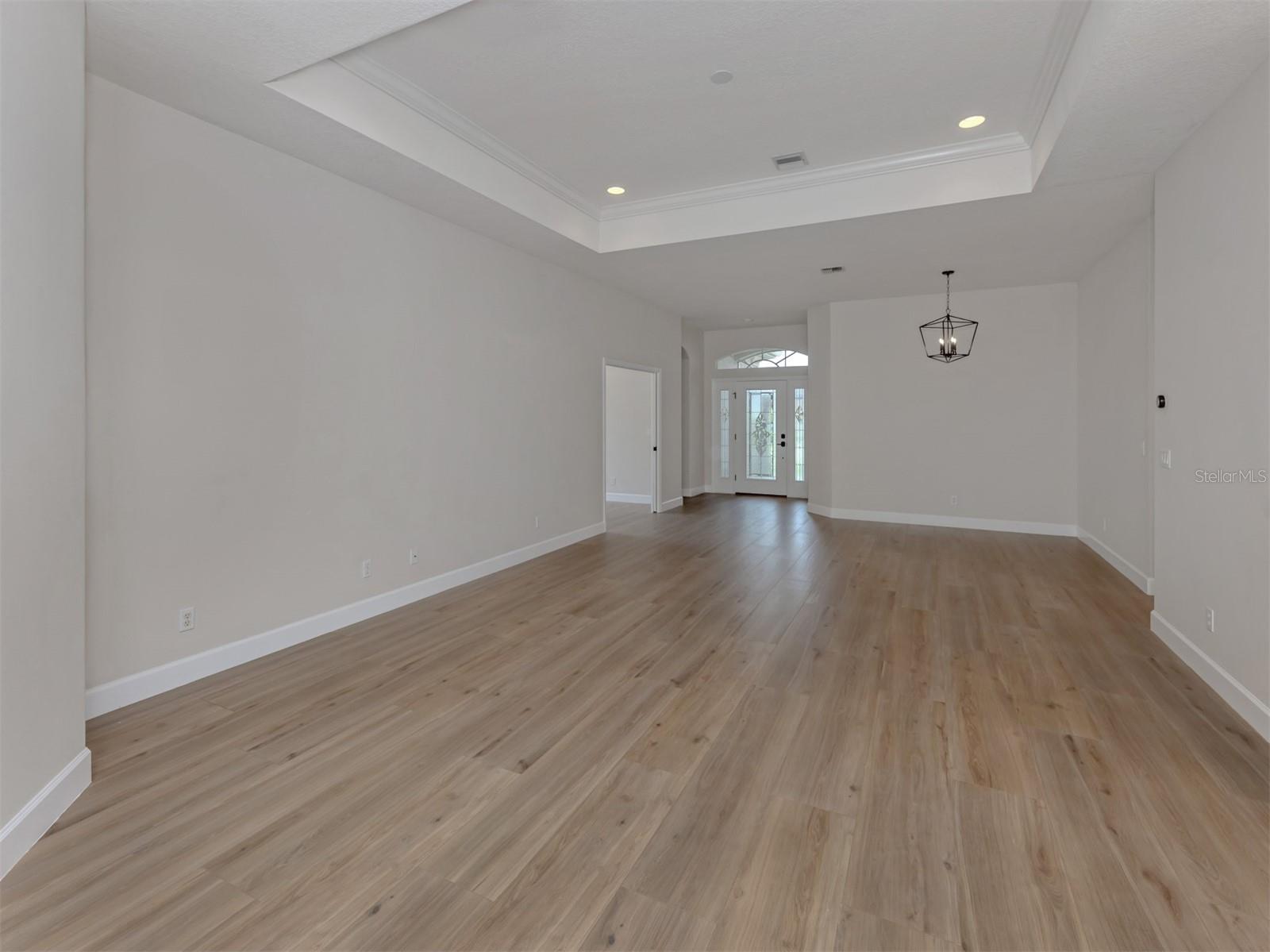 128 AMORA AVE — photo 34