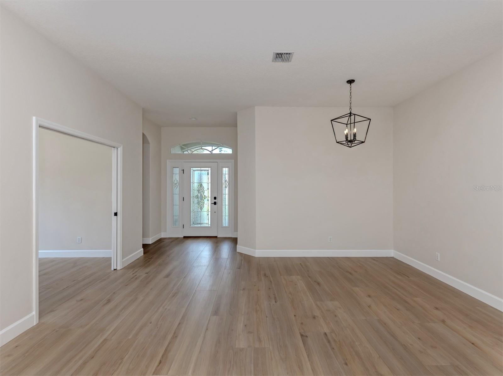 128 AMORA AVE — photo 32