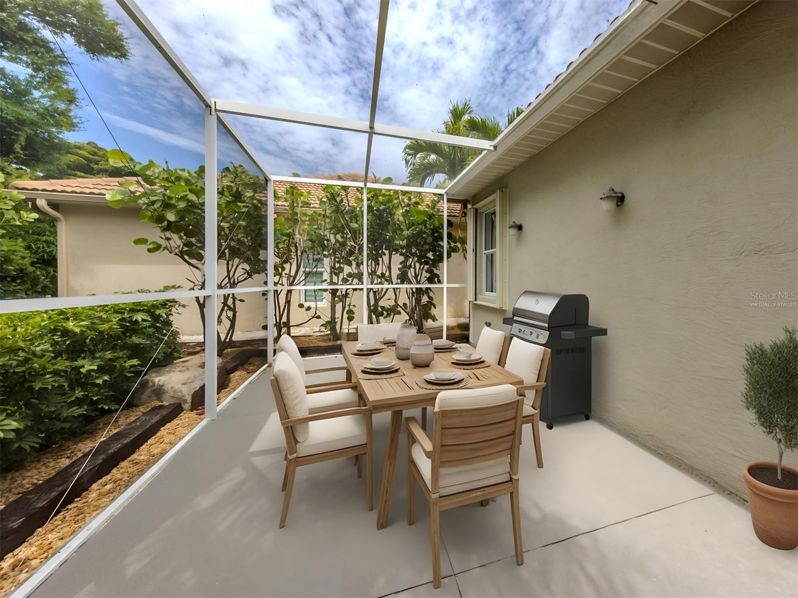128 AMORA AVE — photo 19