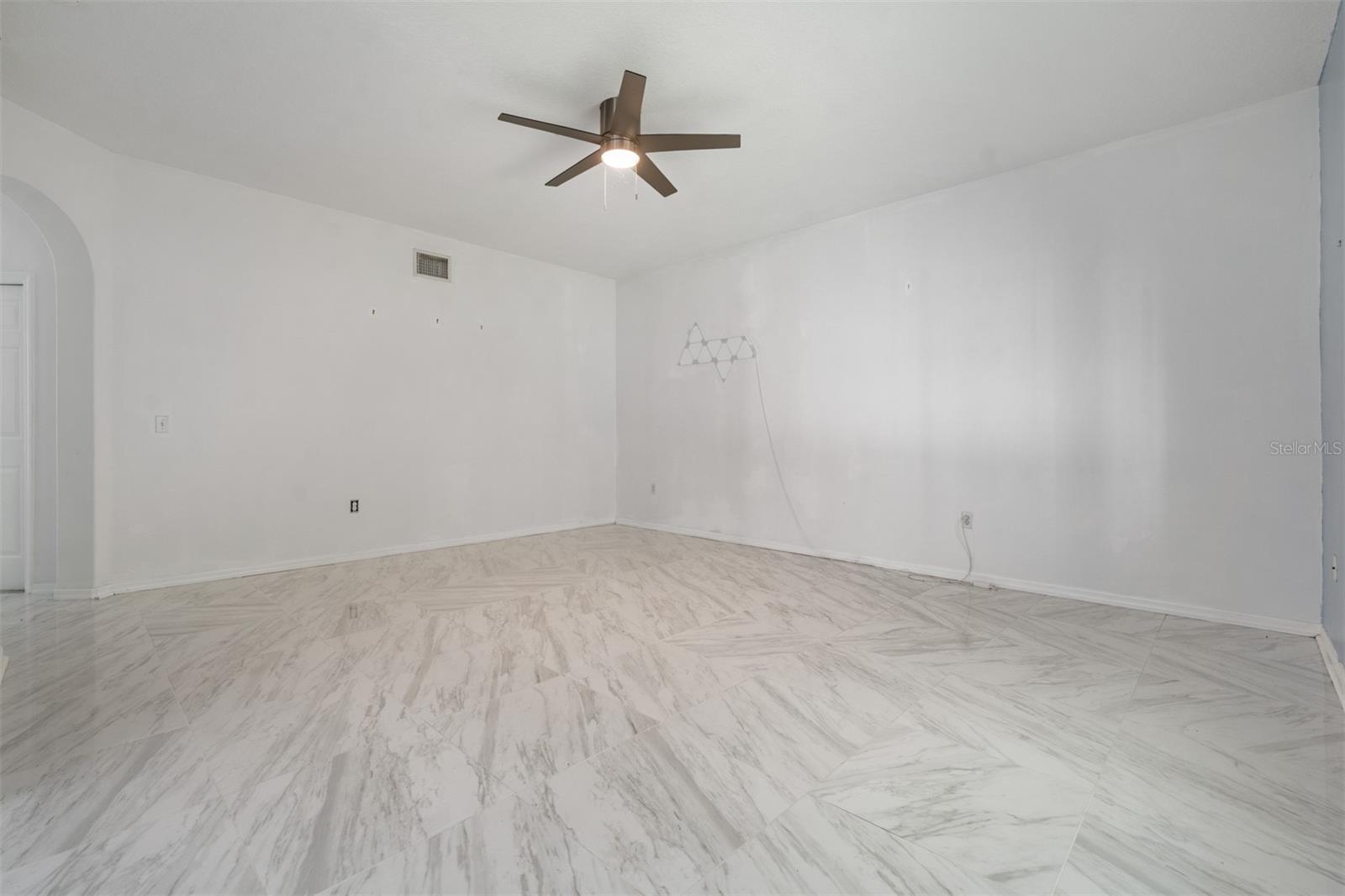 380 ROSALIND LN — photo 15