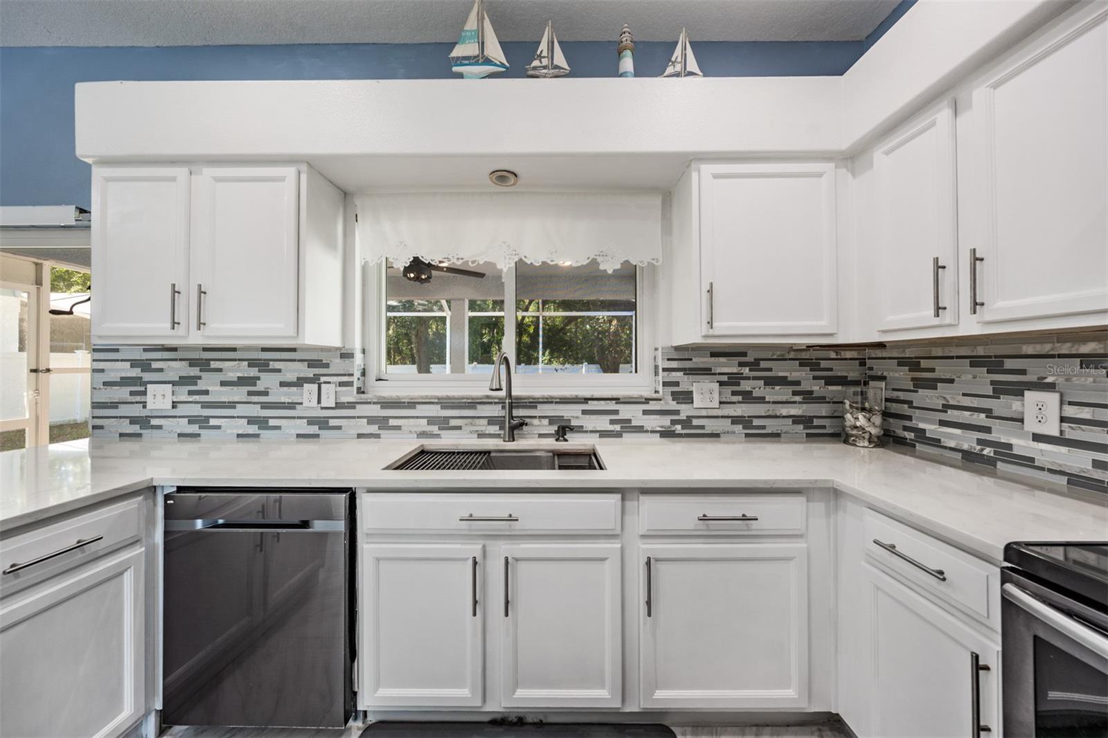 380 ROSALIND LN — photo 11