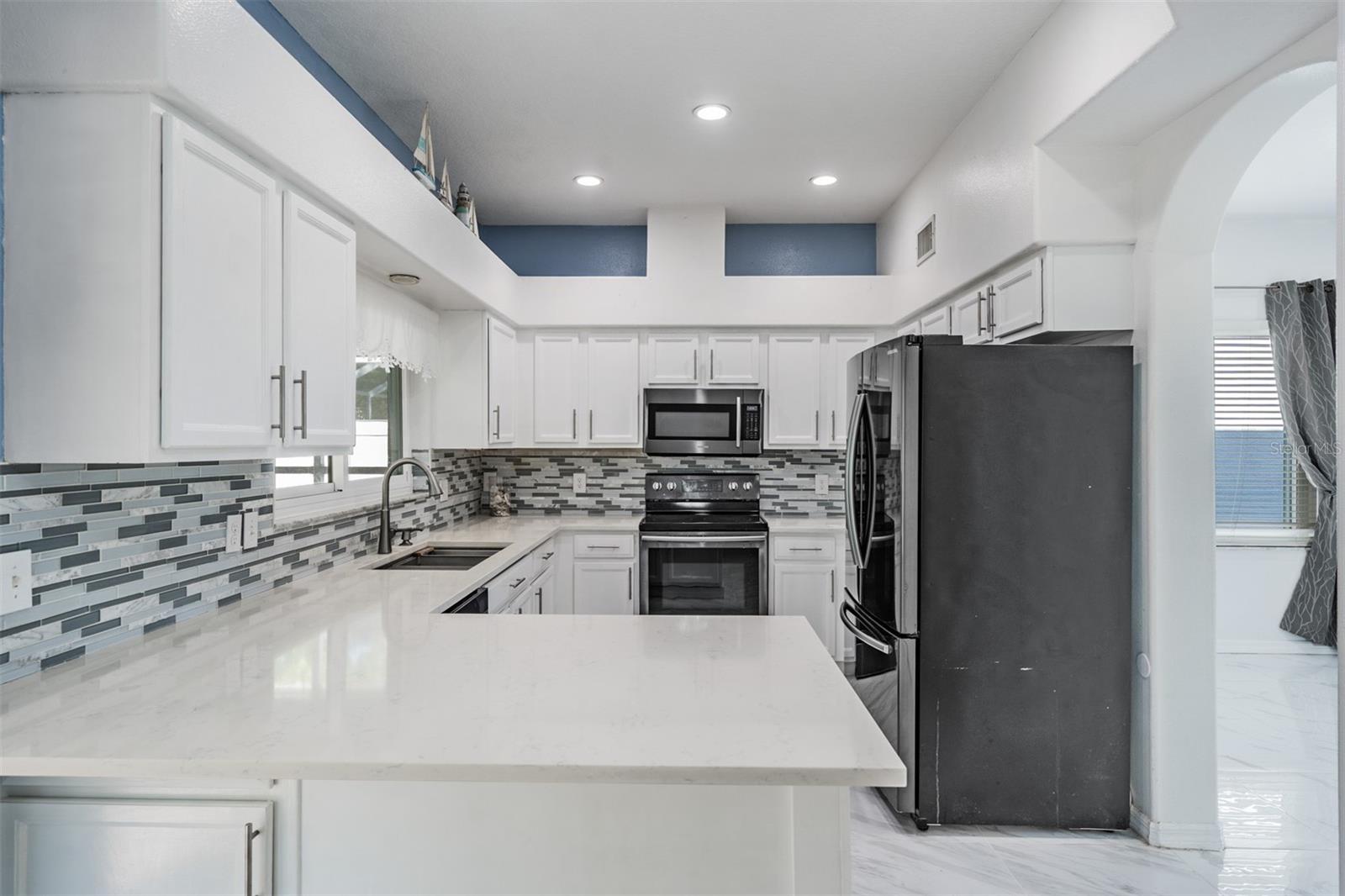 380 ROSALIND LN — photo 9