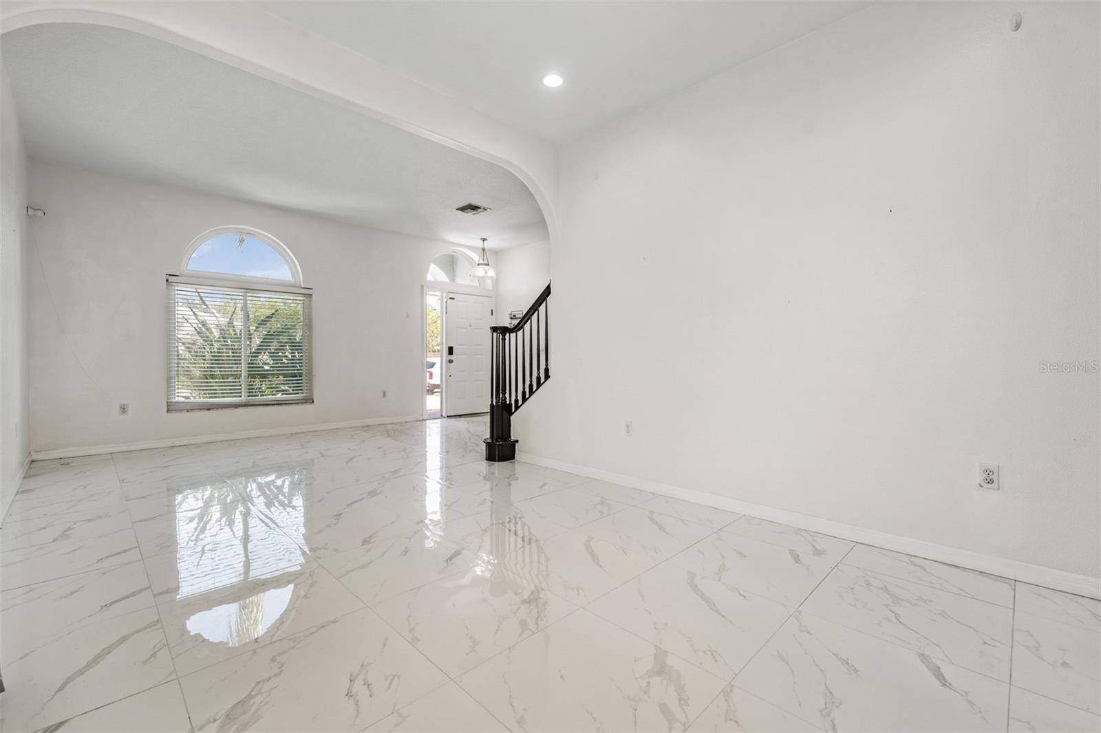 380 ROSALIND LN — photo 6