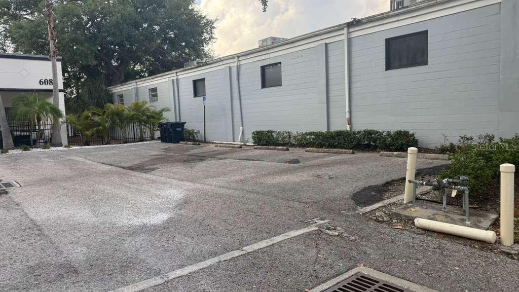 608 S TAMPANIA AVE — photo 30