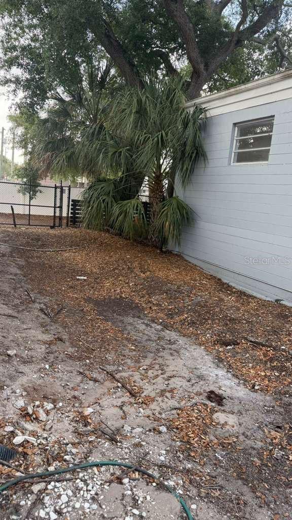 608 S TAMPANIA AVE — photo 26