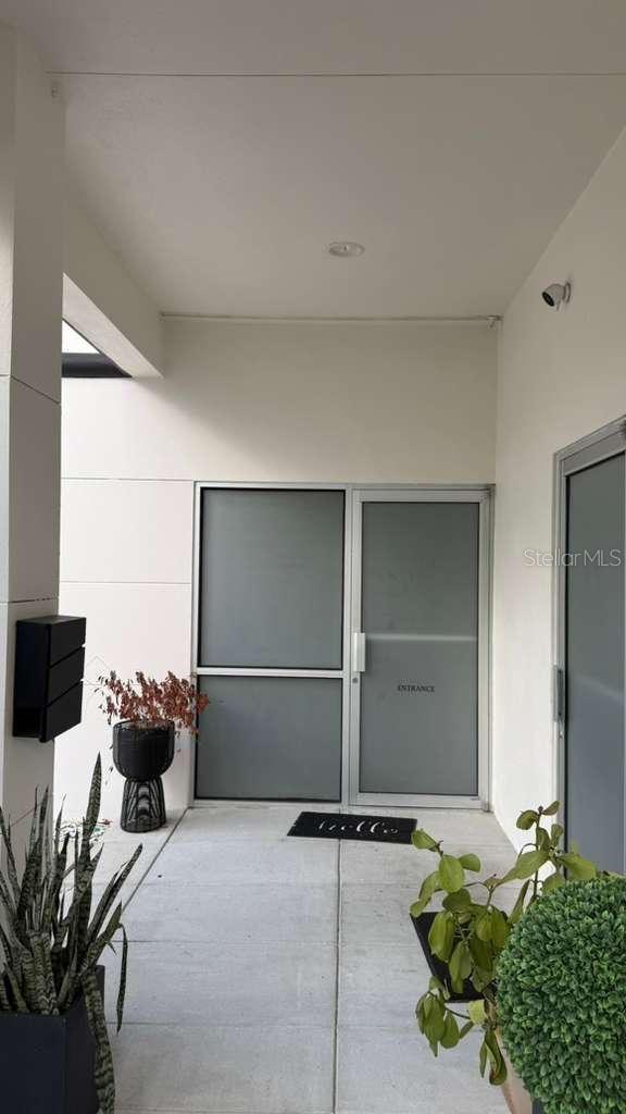 608 S TAMPANIA AVE — photo 25