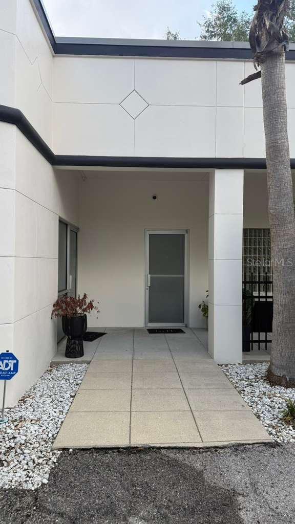 608 S TAMPANIA AVE — photo 28