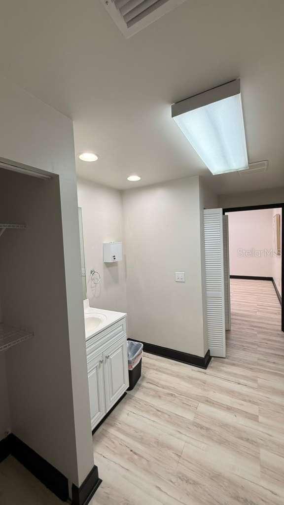608 S TAMPANIA AVE — photo 20