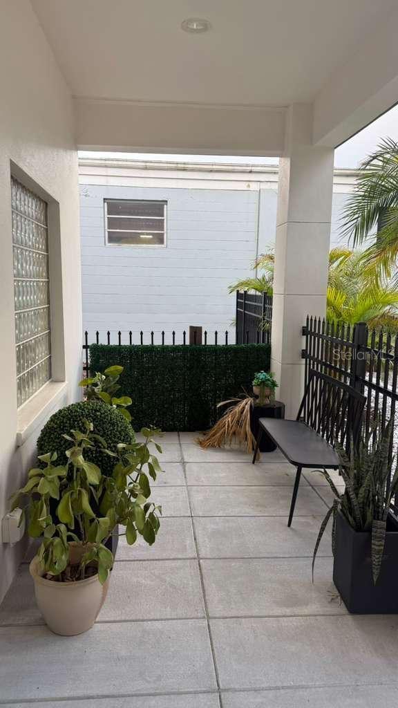 608 S TAMPANIA AVE — photo 27