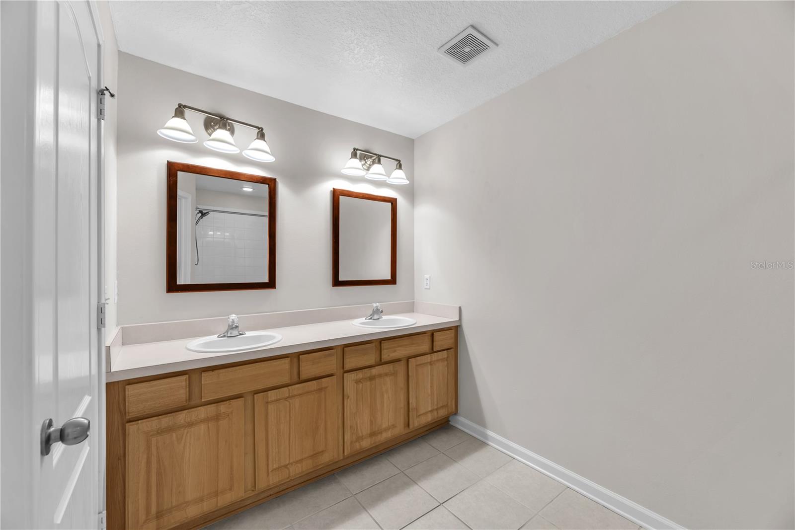 4605 BARNSTEAD DR — photo 15