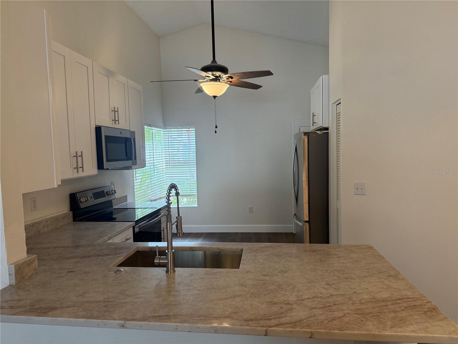 11516 WHISPERING HOLLOW DR — photo 9