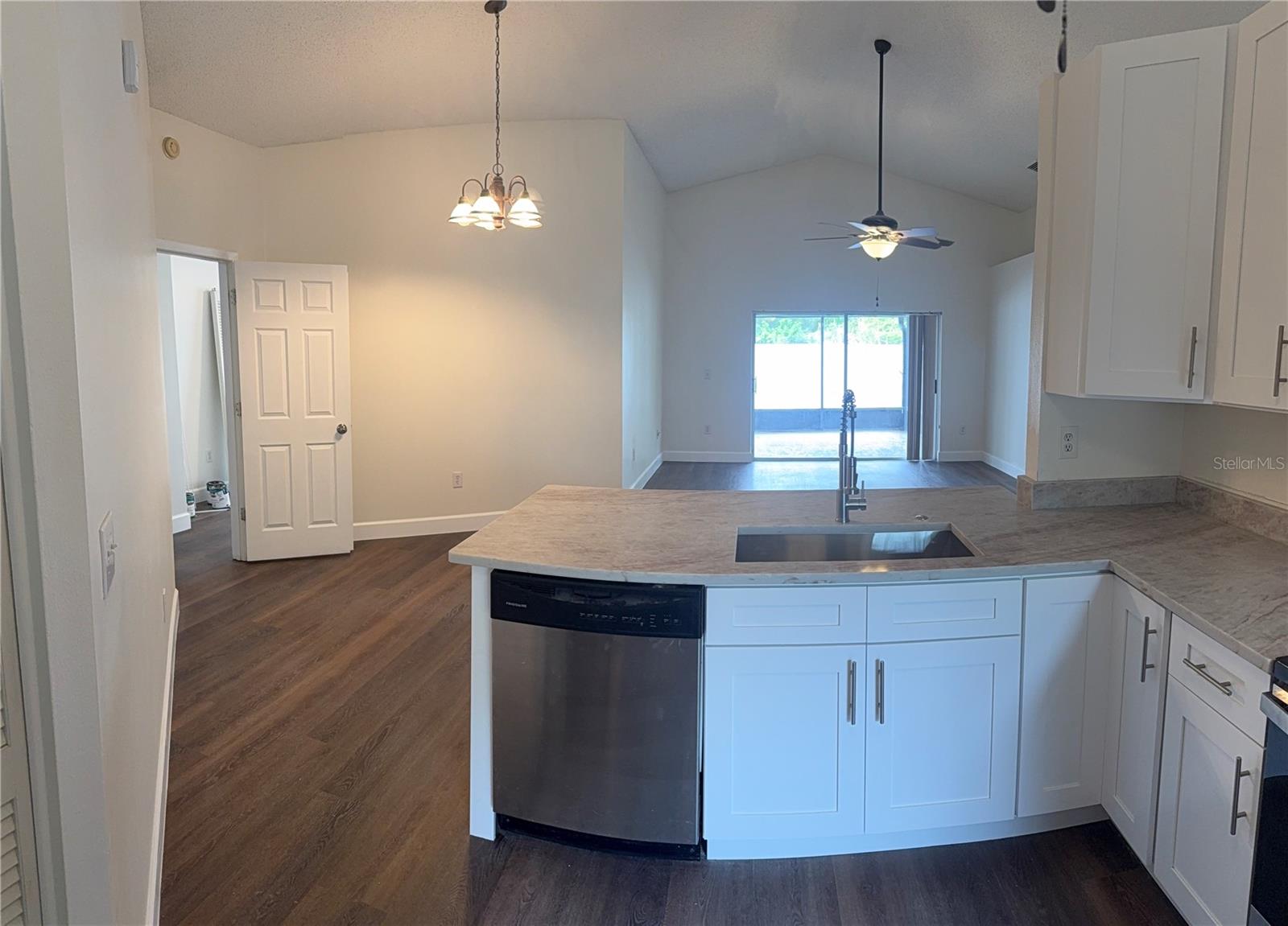 11516 WHISPERING HOLLOW DR — photo 8