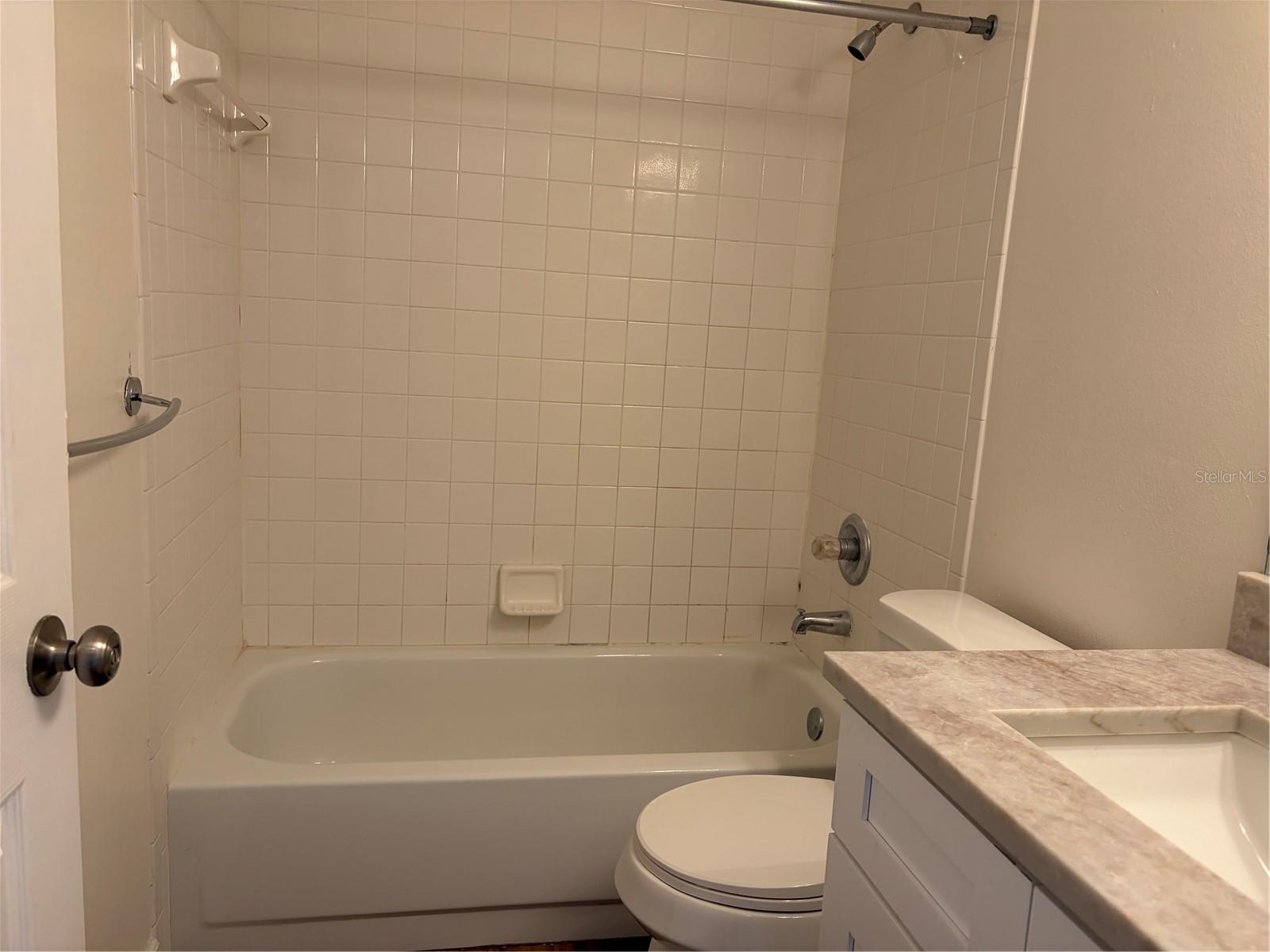 11516 WHISPERING HOLLOW DR — photo 4