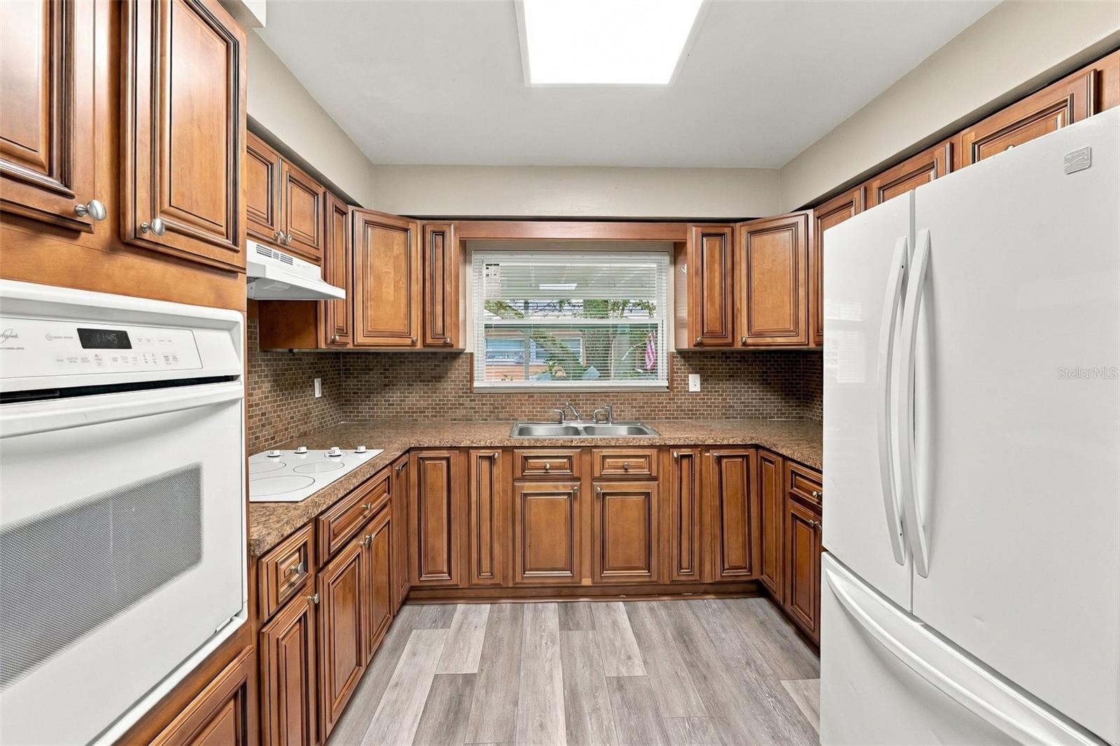 7815 PINE HILL DR — photo 6