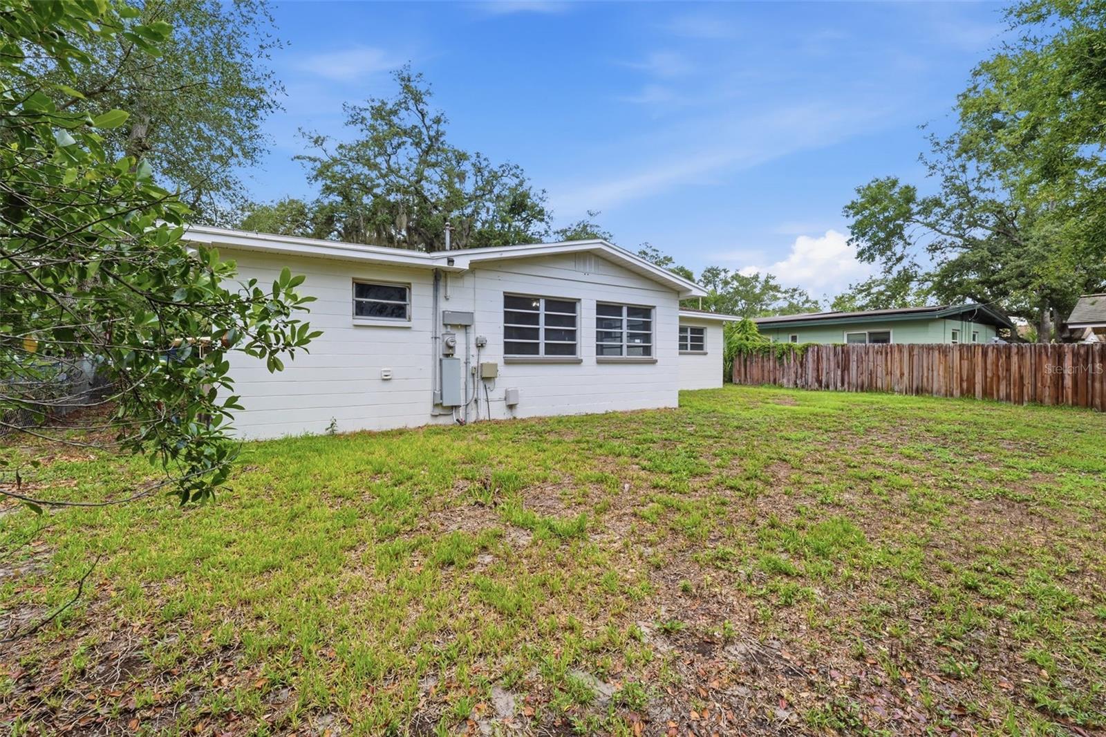 7815 PINE HILL DR — photo 10