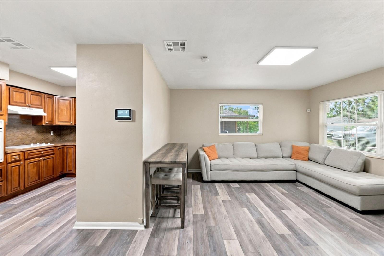7815 PINE HILL DR — photo 4