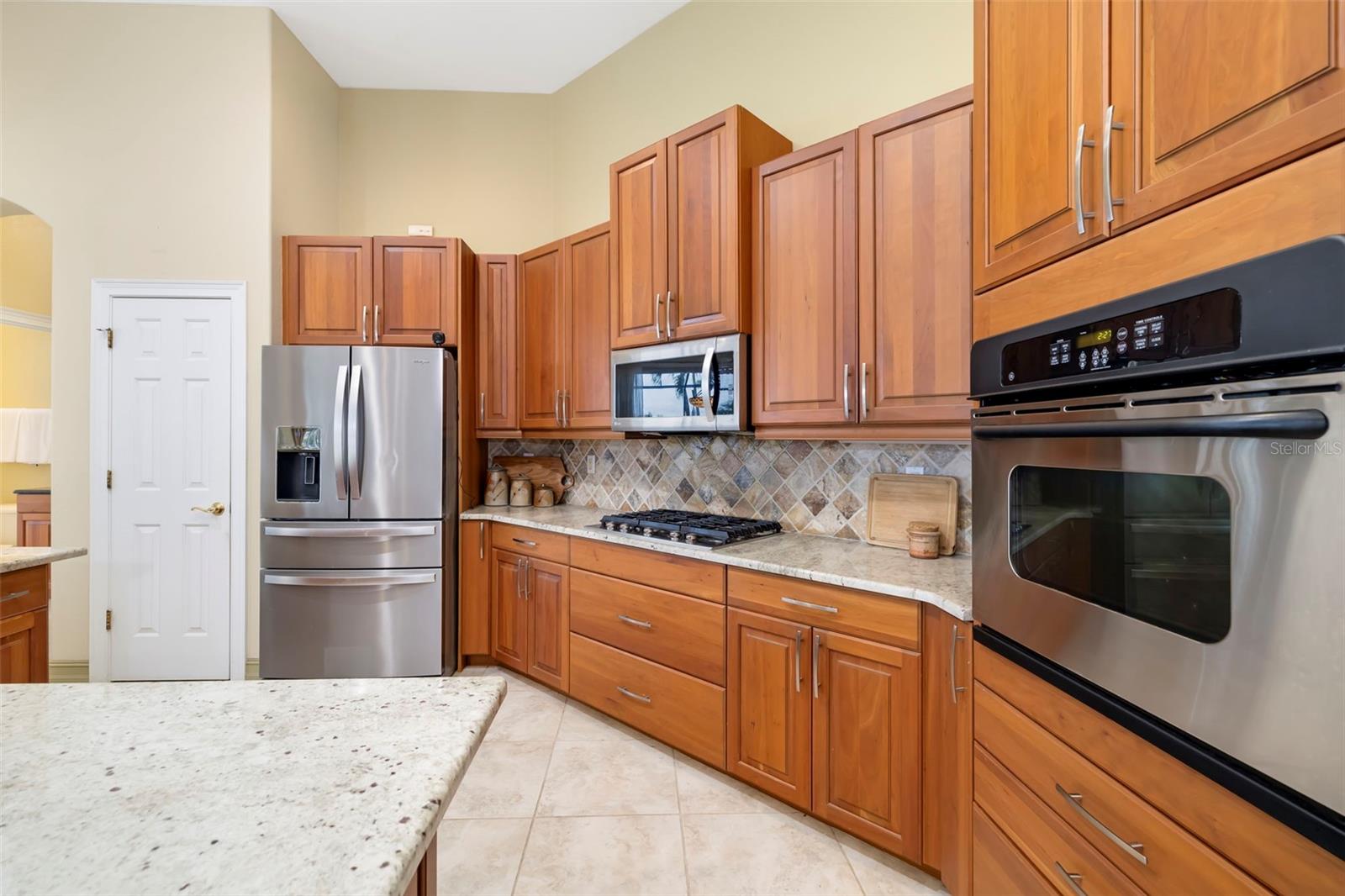 286 PESARO DR — photo 17