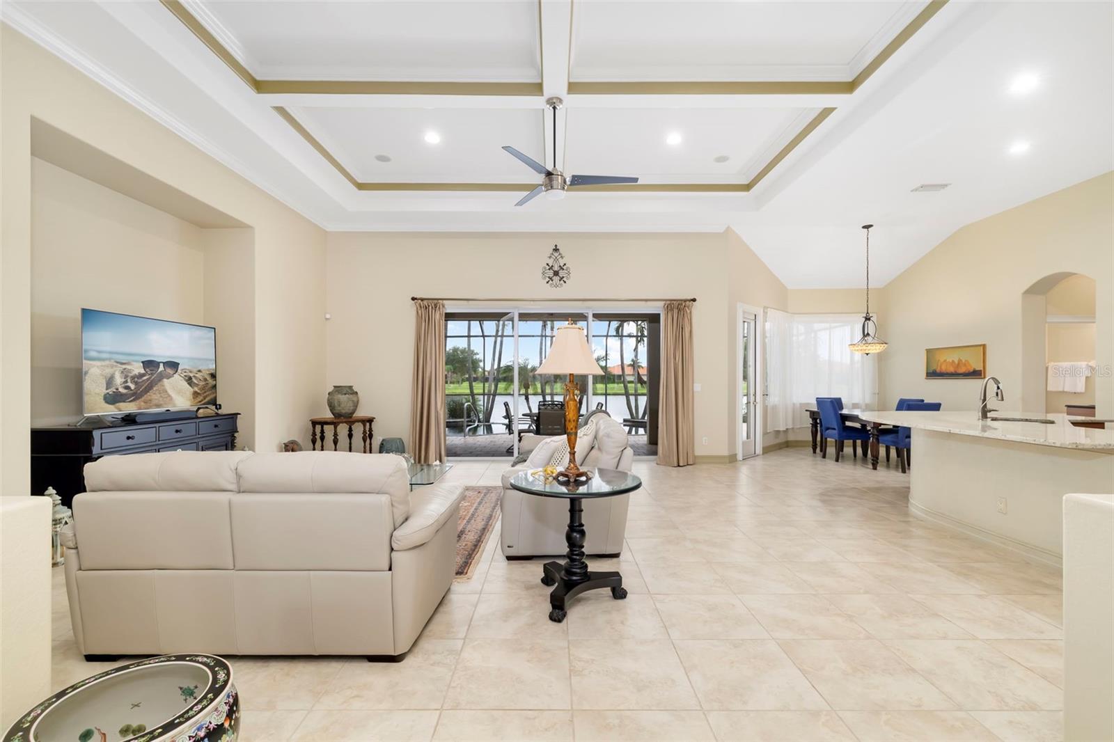 286 PESARO DR — photo 6