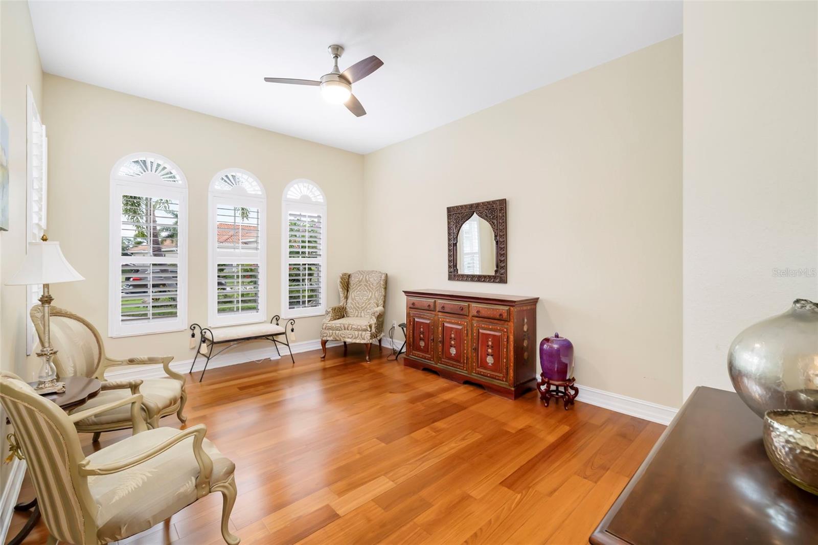 286 PESARO DR — photo 37