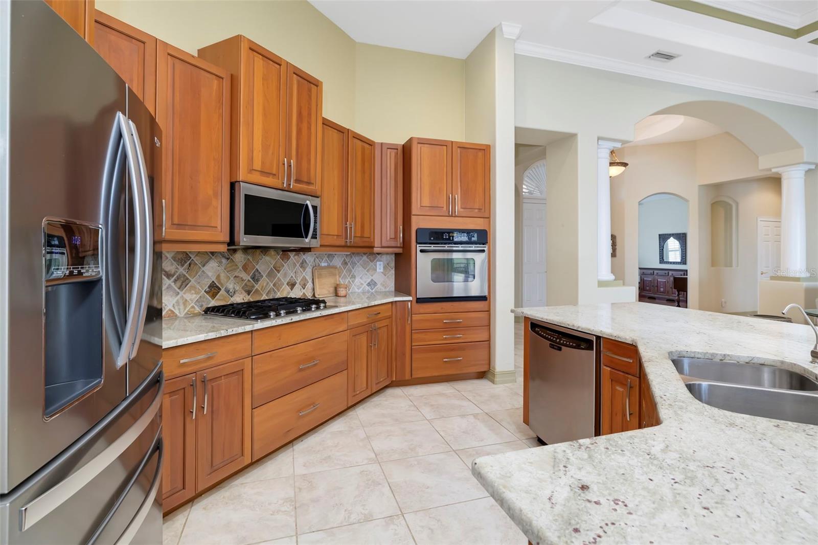 286 PESARO DR — photo 20
