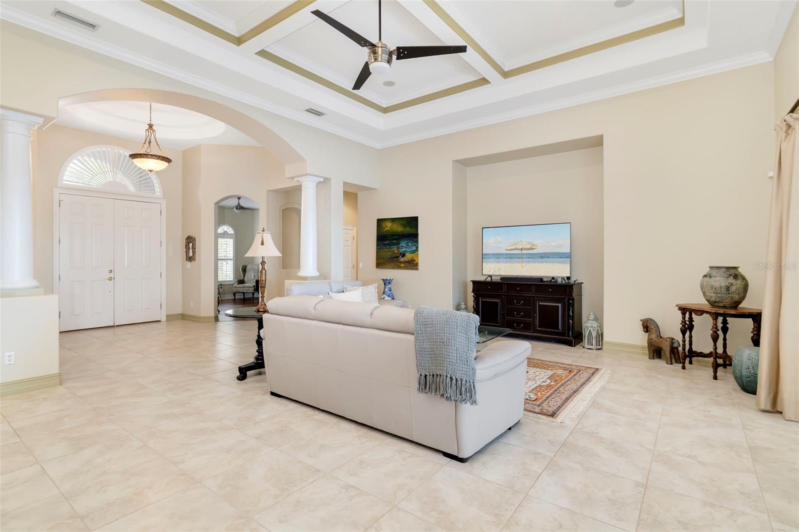 286 PESARO DR — photo 9