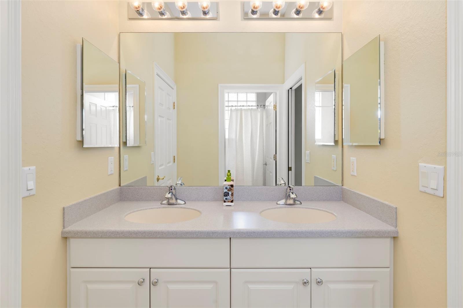286 PESARO DR — photo 42