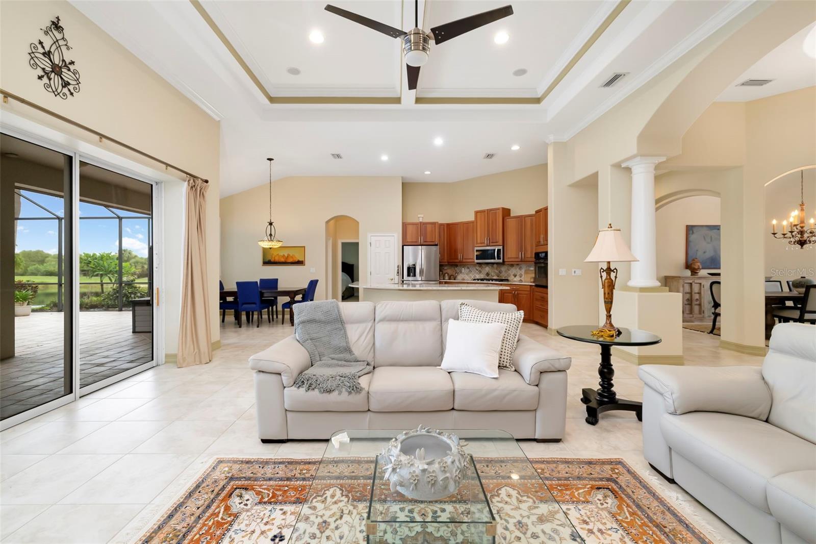 286 PESARO DR — photo 11