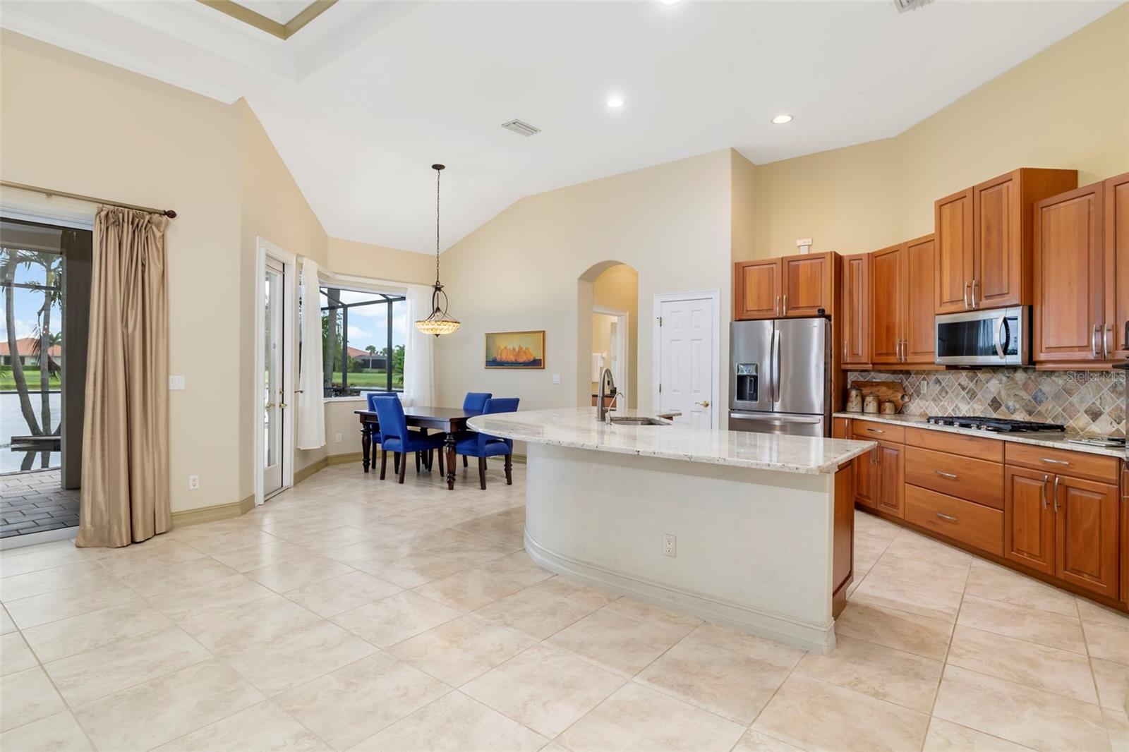 286 PESARO DR — photo 22