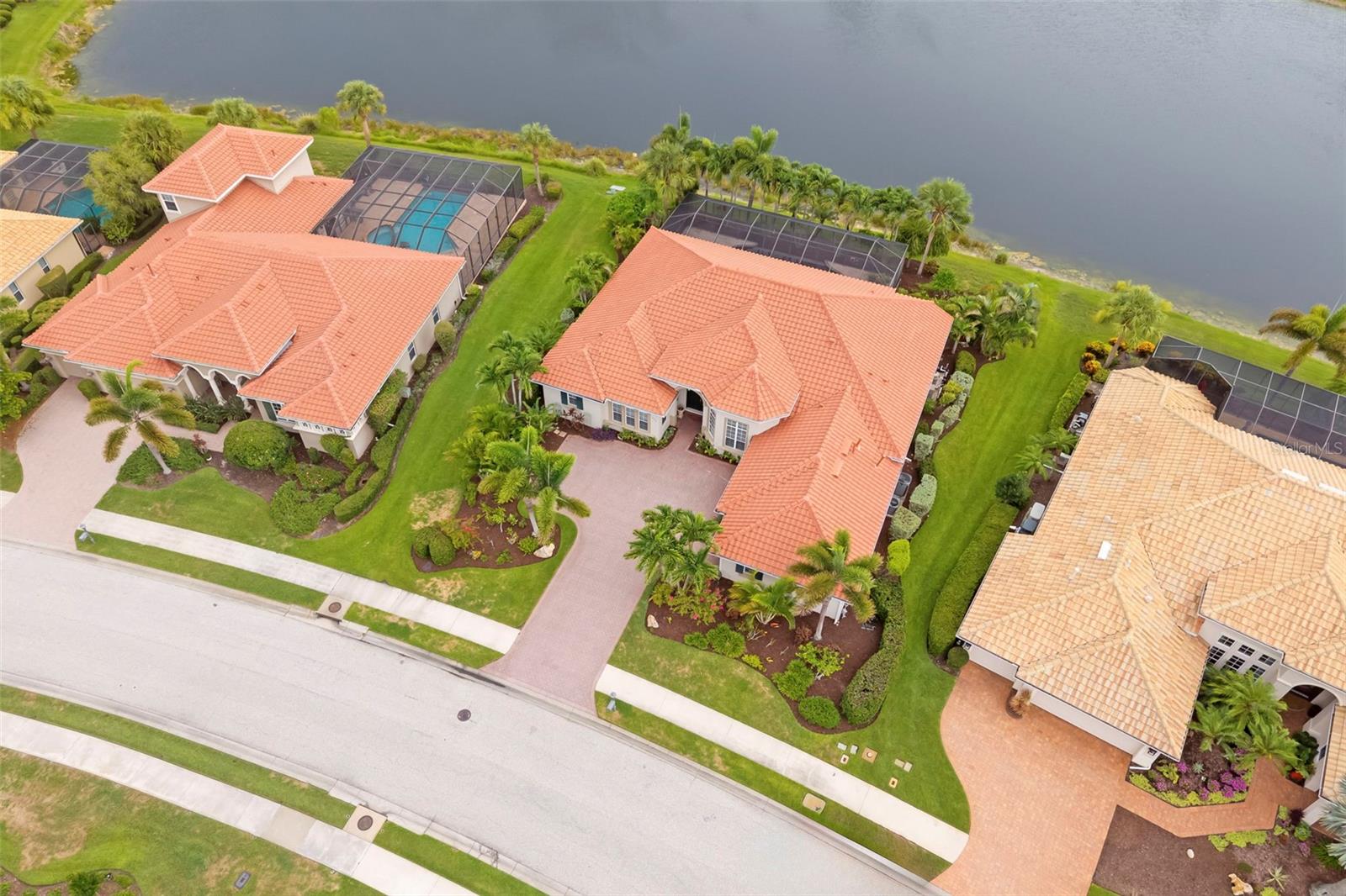 286 PESARO DR — photo 65
