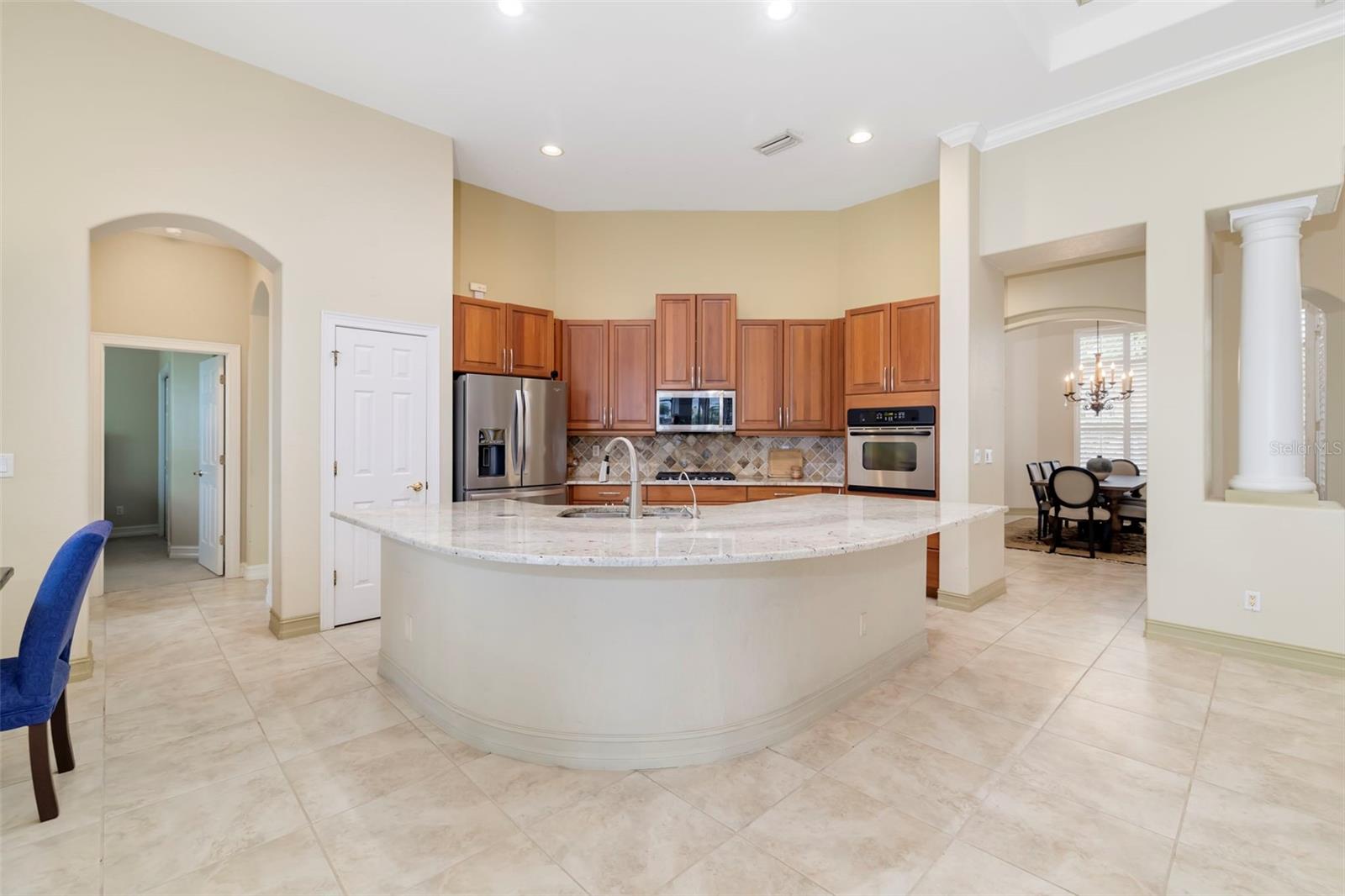 286 PESARO DR — photo 16