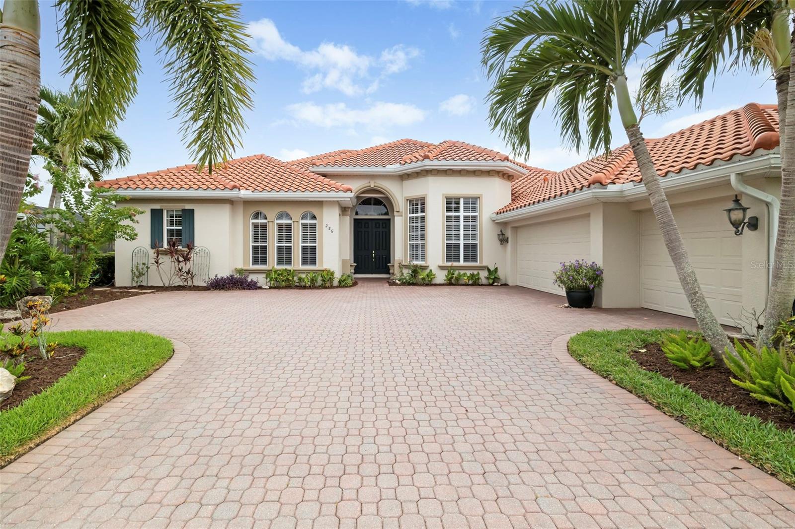 286 PESARO DR — photo 3