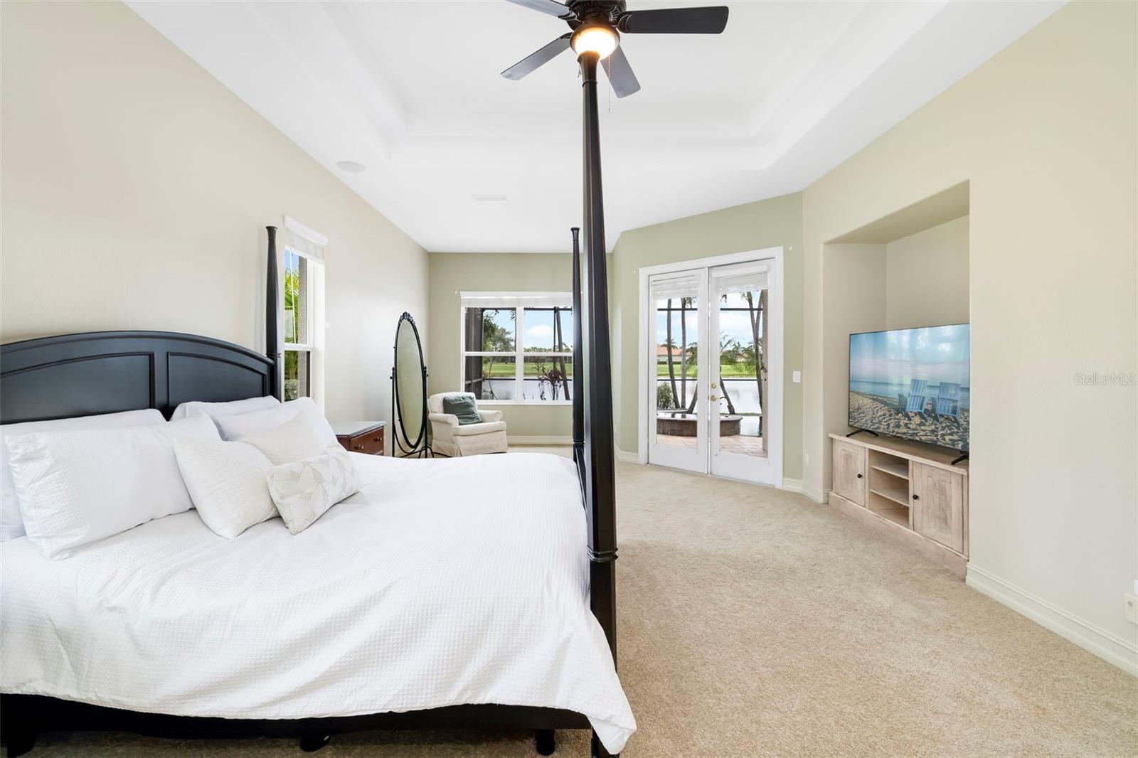 286 PESARO DR — photo 28