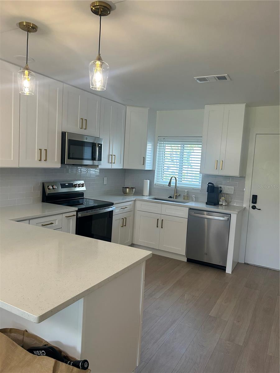 1624 STICKNEY POINT RD #101 — photo 2