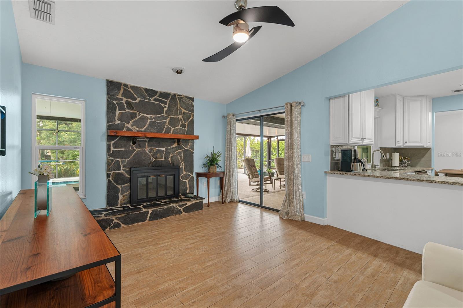 4204 PRAIRIE VIEW DR — photo 4