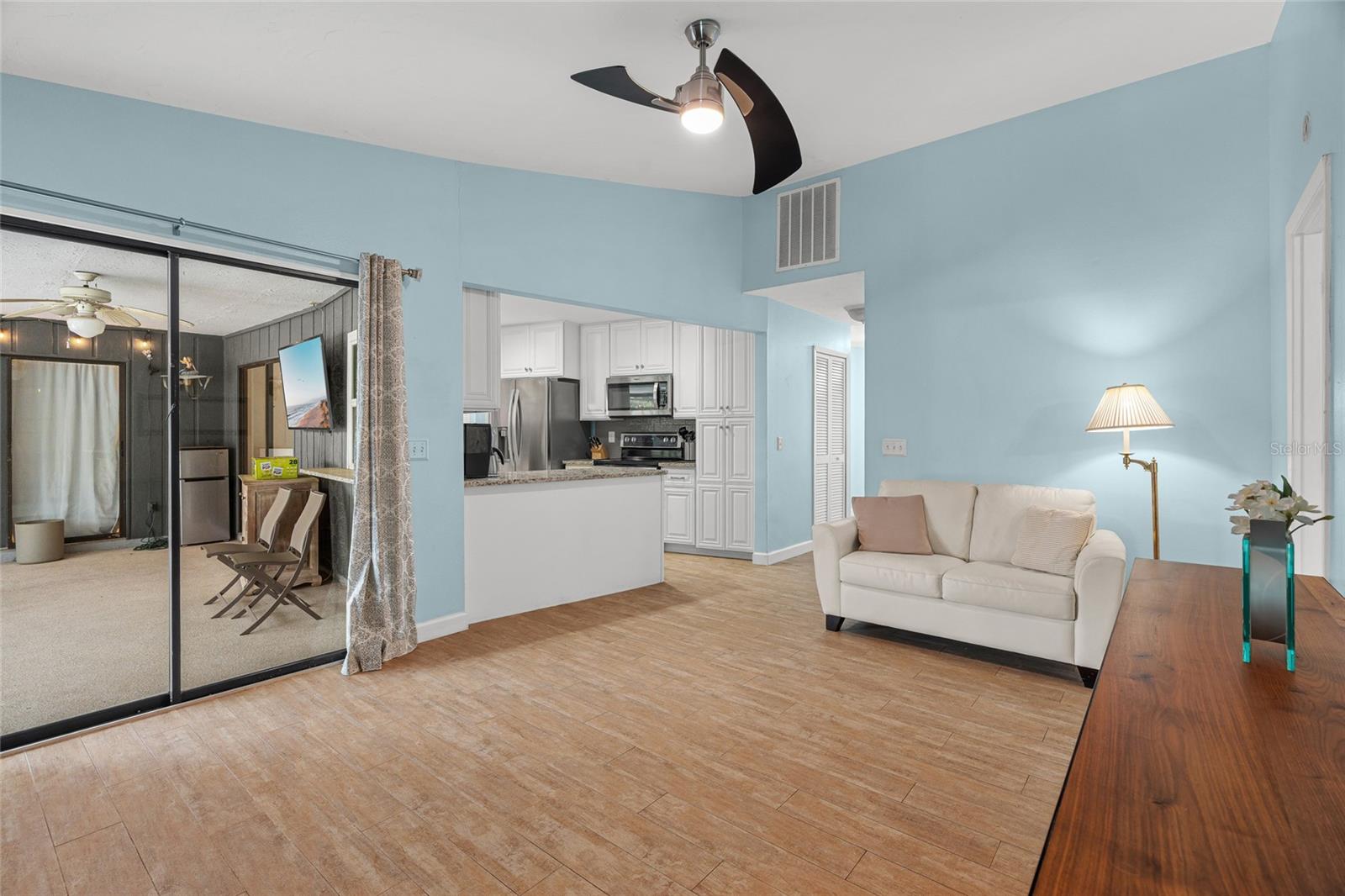 4204 PRAIRIE VIEW DR — photo 5