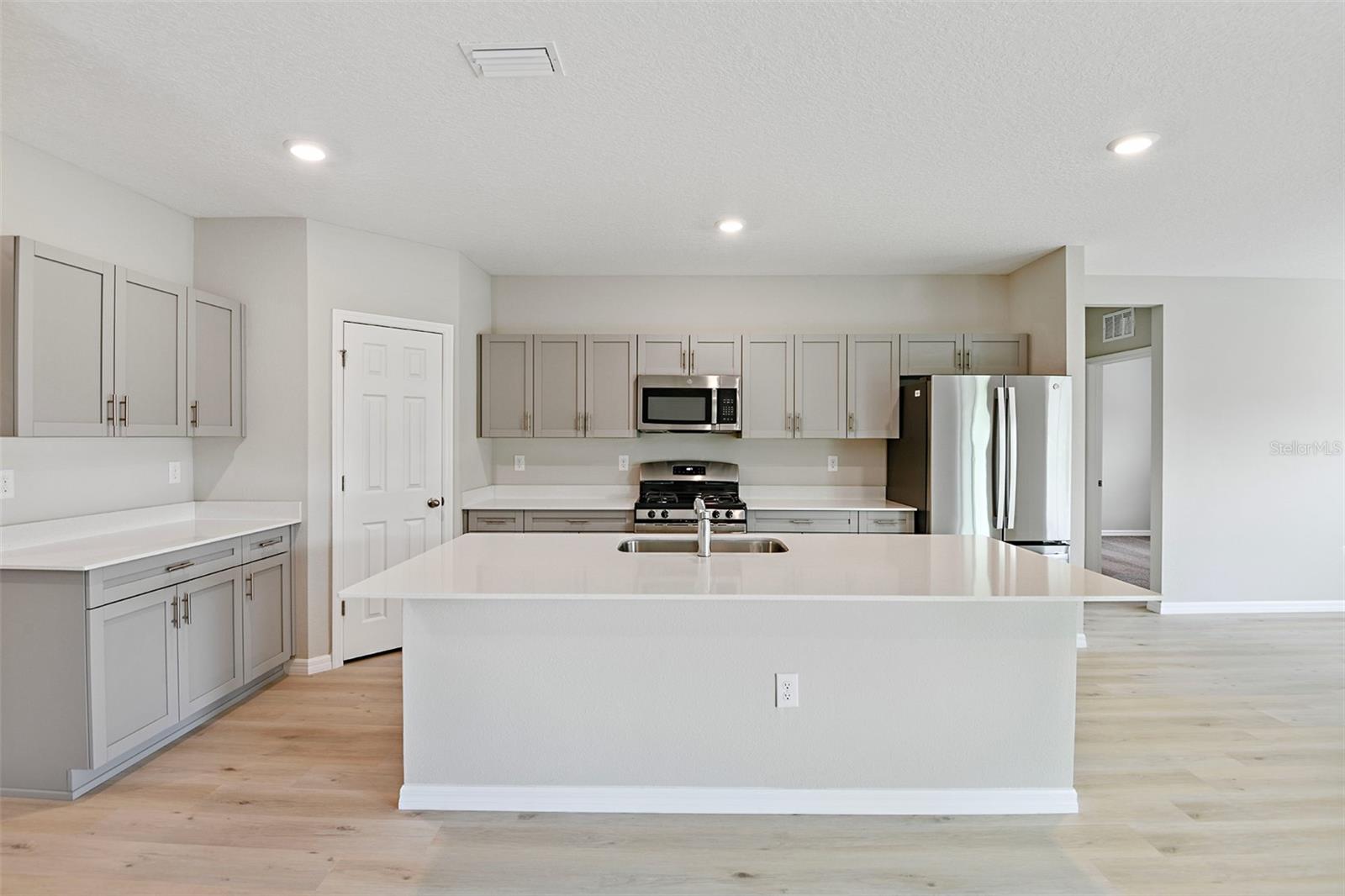 31670 BARONNE ST — photo 10