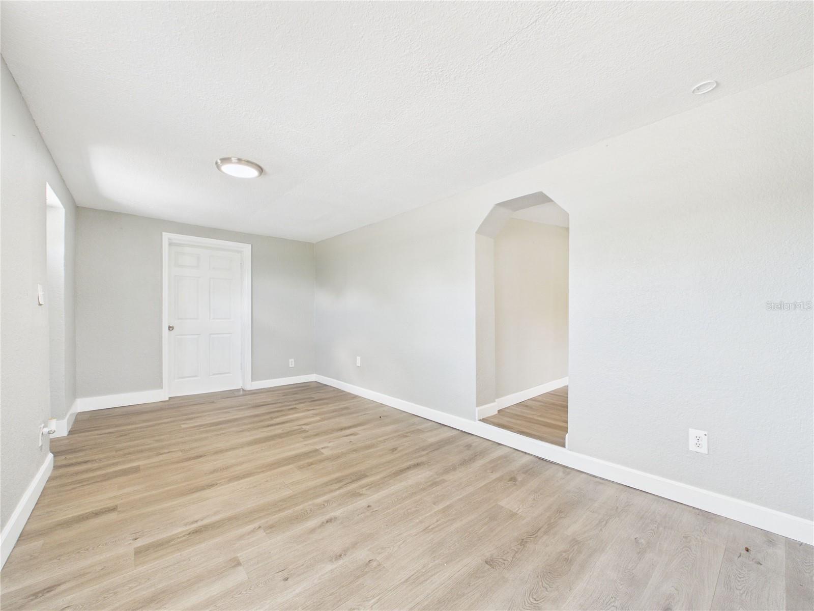 605 S DISSTON AVE — photo 13